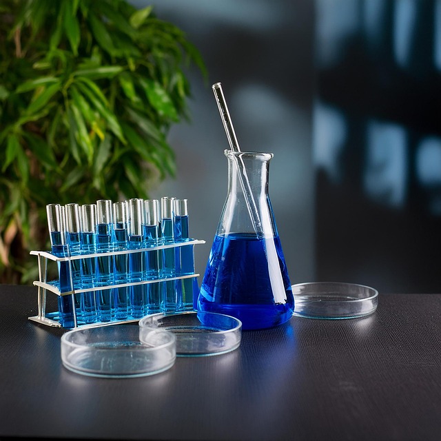 n,n-二甲基環(huán)己胺在聚氨酯膠粘劑和密封劑中的應(yīng)用，提供快速固化和高粘接強度。